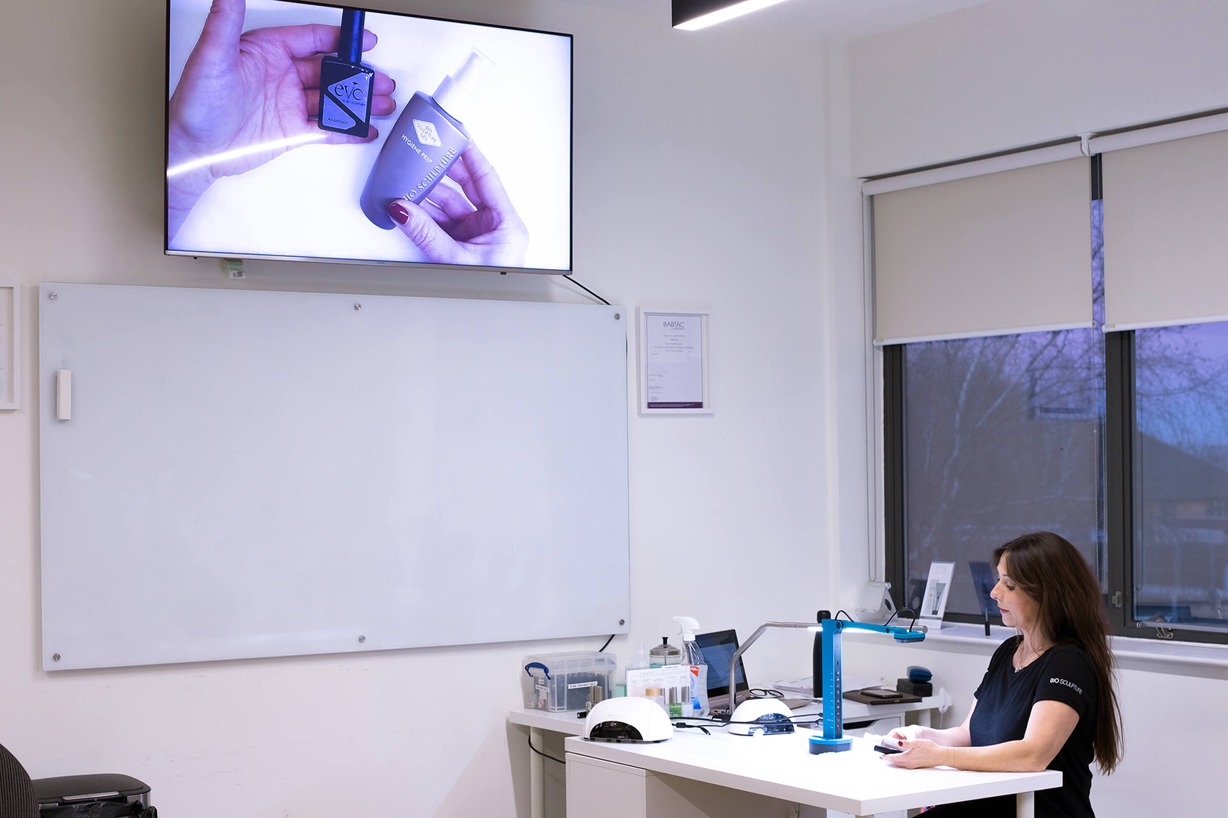 Conducting effective nail training courses with IPEVO document camera